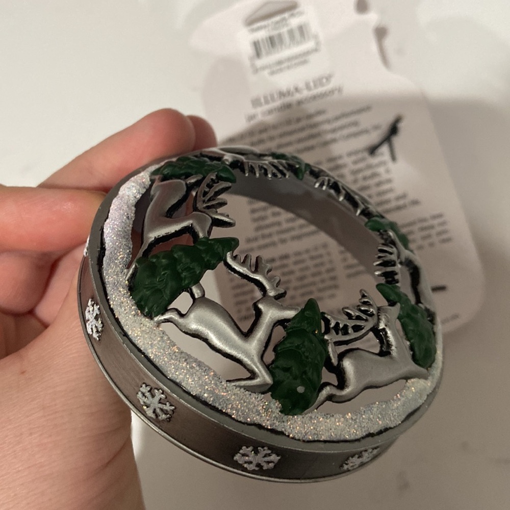 NEW Yankee Candle Christmas Winter Scene Design Illuma-Lid Jar Candle lid 2 lids - Picture 9 of 10